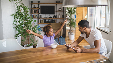 Familia en una sala